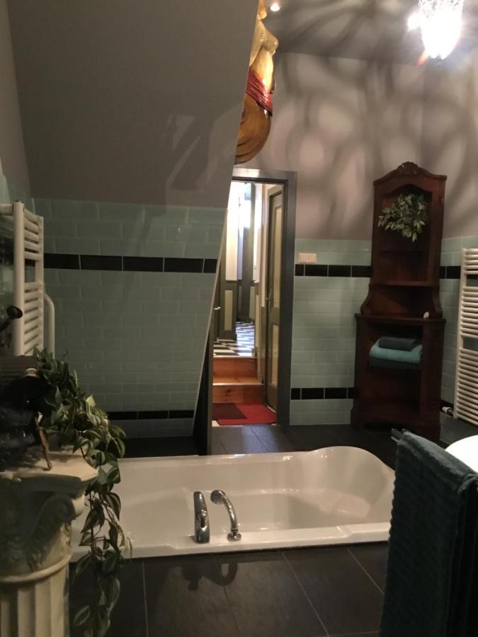 De Kapiteinshut Aan De Rivier Met Xl Ligbad En Sauna Lekkerkerk Luaran gambar