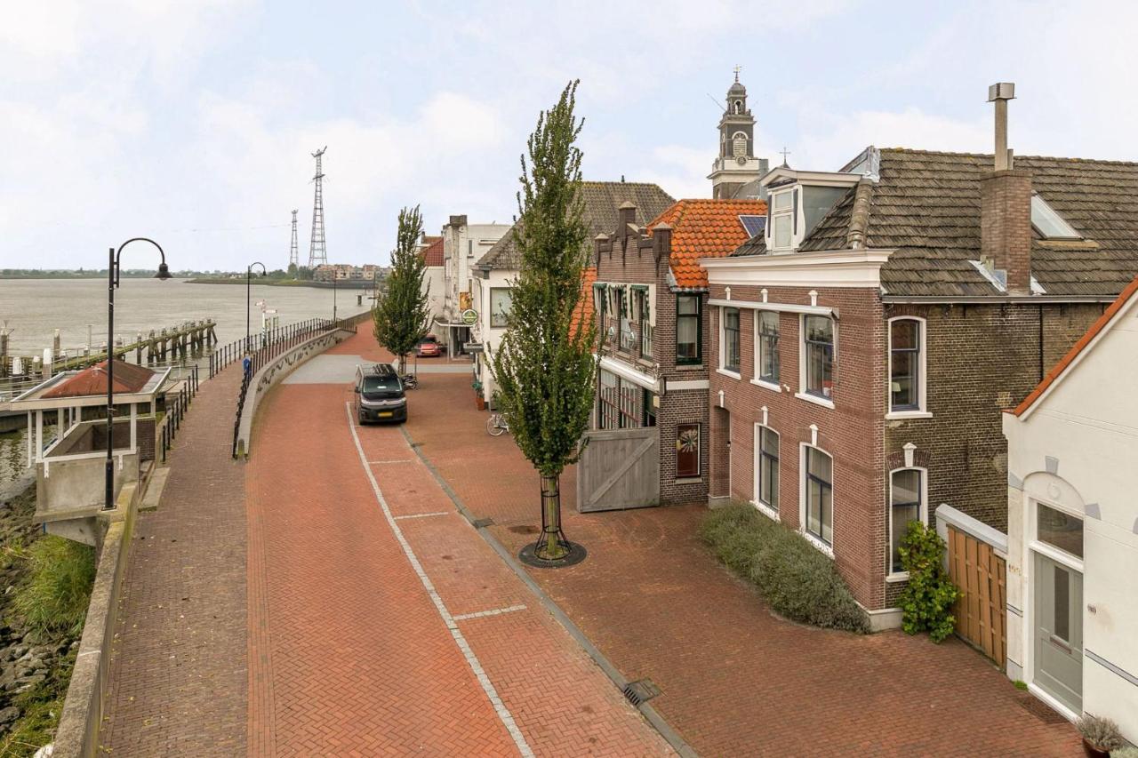 De Kapiteinshut Aan De Rivier Met Xl Ligbad En Sauna Lekkerkerk Luaran gambar