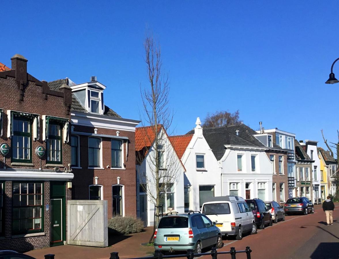 De Kapiteinshut Aan De Rivier Met Xl Ligbad En Sauna Lekkerkerk Luaran gambar
